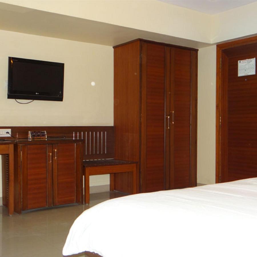 Hotel Abigail Regency Shirdi Room photo